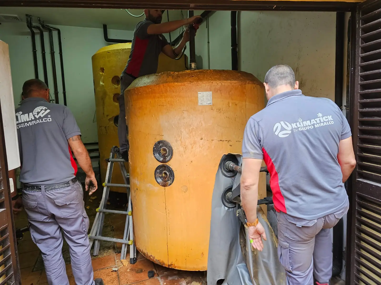 Depósito de acumulación de agua caliente sanitaria instalado por Klimatick